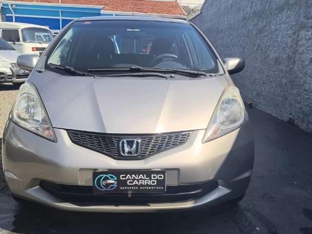 HONDA FIT LX CVT 2010/2011, em ótimo estado de conservação!