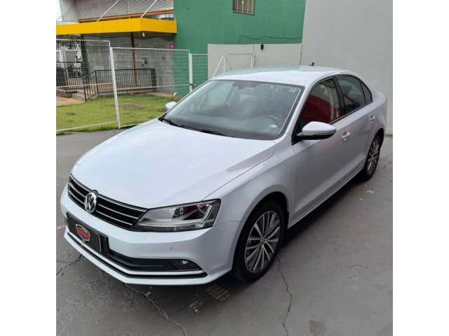 Volkswagen Jetta Comfortline 1.4 TSI 2017 - Prata - 2017/2017