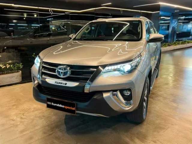 TOYOTA HILUX SW4