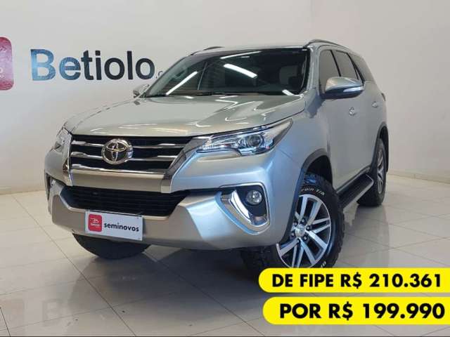 Toyota HILUX SW4 2.8 SRX 4X4 7 LUGARES 16V TURBO INTERCOOLER DIESEL 4P AUTOMÁTICO