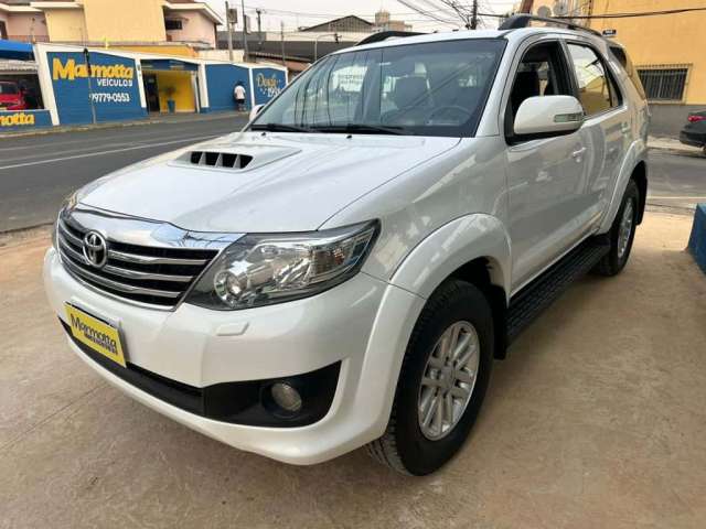 TOYOTA Hilux SW4 3.0 16V 4P SRV 4X4 7 LUGARES TURBO DIESEL AUTOMÁTICO