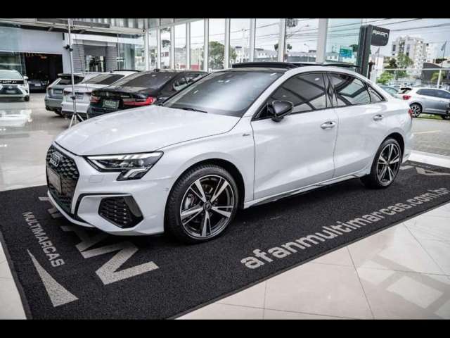 Audi A3 Sedan Performance Black 2.0t 204cv C/teto Aut./2023 (hybrid)