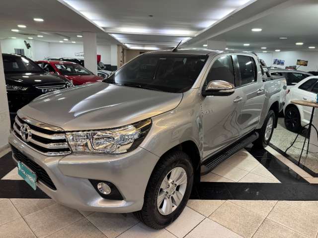 TOYOTA HILUX 4X4 TURBO DIESEL AUTOMÁTICO 2016