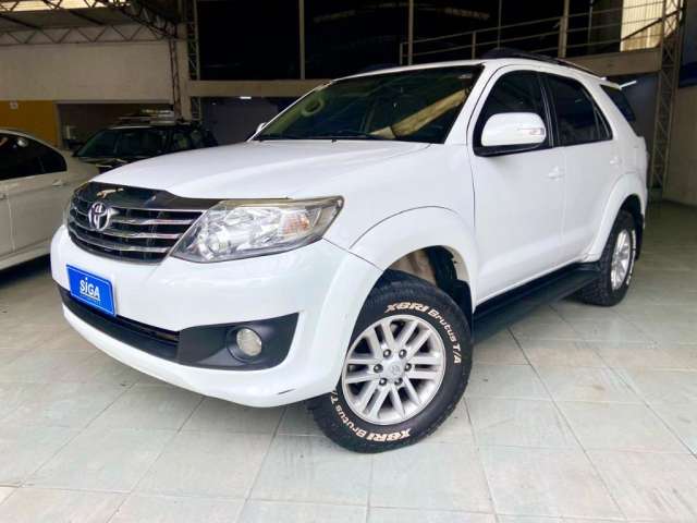 TOYOTA HILUX SW4 SR 4X2 5 LUGARES