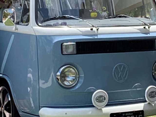 VOLKSWAGEN KOMBI à venda.