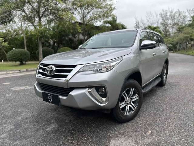 Toyota Hilux sw4 2017 2.7 sr 7 lugares 4x2 16v flex 4p automático