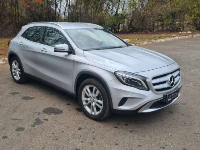 MERCEDES-BENZ GLA 200