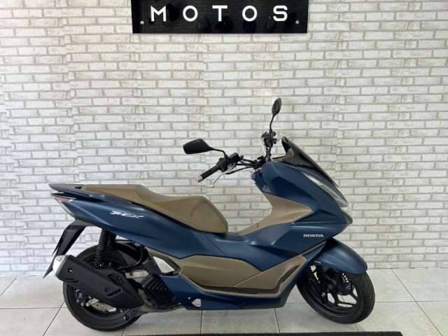 PCX DLX 2023