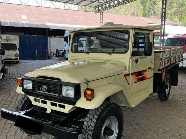 Toyota Bandeirante 1986,  (47) 99267-8323 