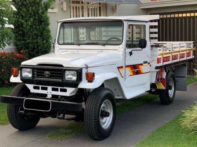 Toyota Bandeirante 2000, (47) 99267-8323 