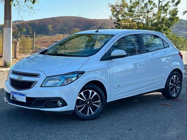 Vendo Ônix LTZ 1.4 Flex 2015