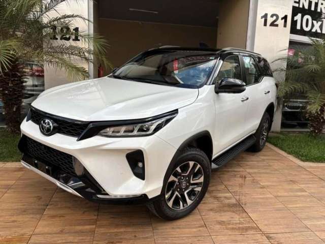 TOYOTA Hilux SW4 Diamond 2024