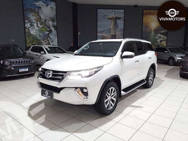 TOYOTA HILUX SW4