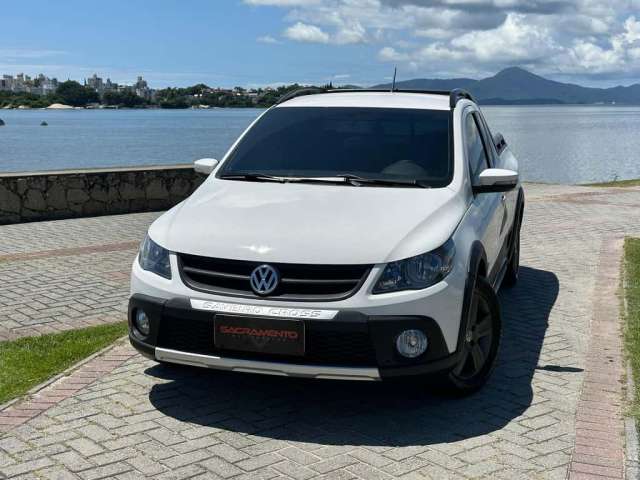 Volkswagen Saveiro 1.6 CE CROSS  - Branca - 2011/2012