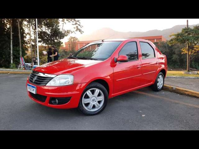 Renault Logan Expression Hi-Flex 1.6 8V 4p  - Vermelha - 2010/2011