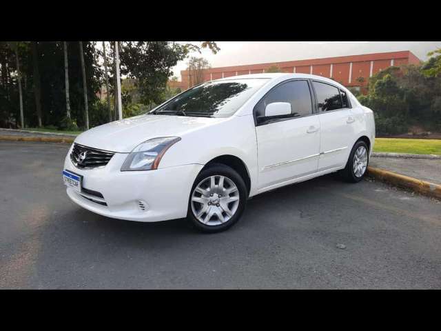 Nissan Sentra 2.0/ 2.0 Flex Fuel 16V Mec.  - Branca - 2012/2013