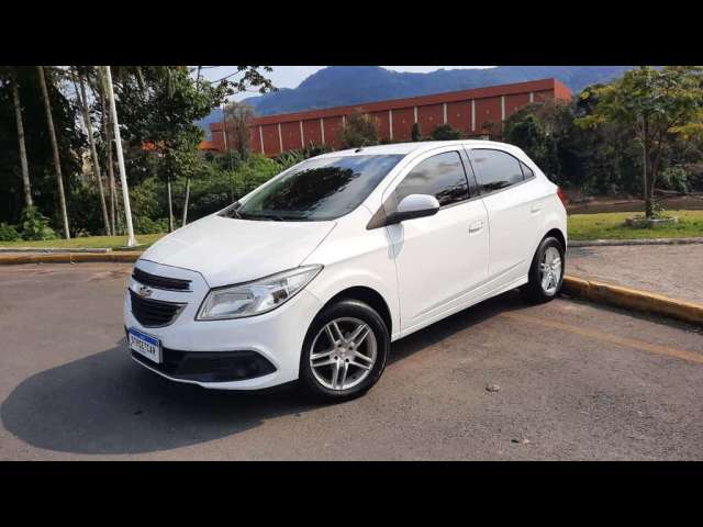 Chevrolet Onix HATCH LT 1.0 8V FlexPower 5p Mec.  - Branca - 2012/2013