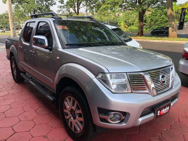 Nissan Frontier SL CD 4x4 2.5TB Diesel Aut - Prata - 2014/2015