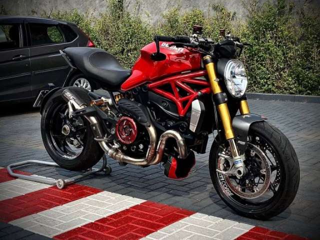 DUCATI MONSTER