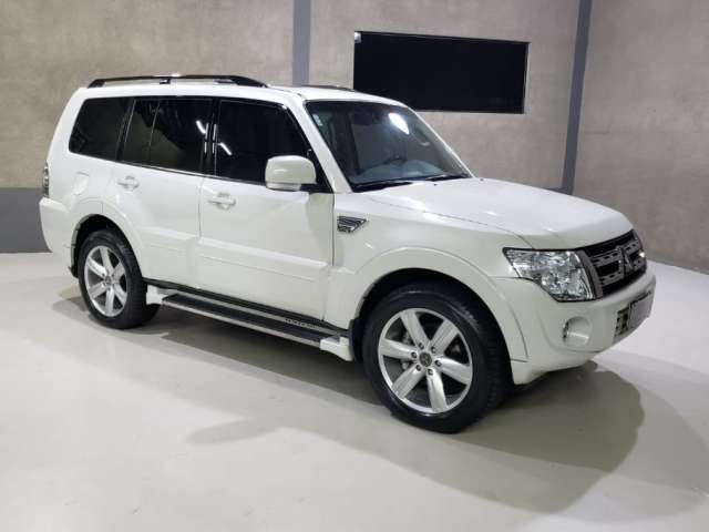 MITSUBISHI PAJERO FULL HPE 3.2 TURBO DIESEL 7 LUGARES