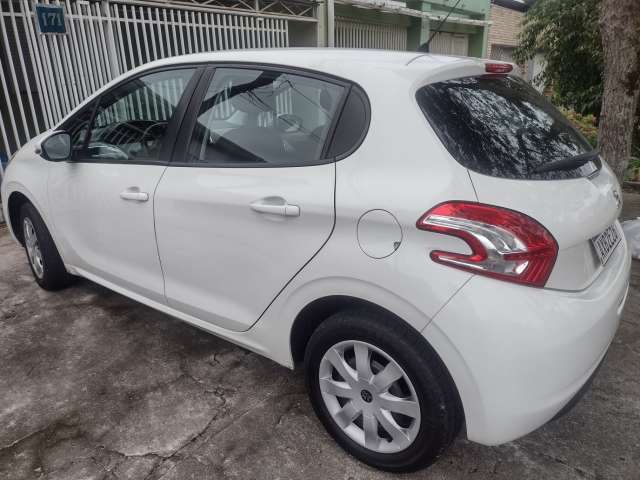 PEUGEOT 208 à venda.