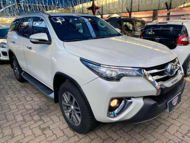 TOYOTA HILUX SW4 2.8 SRX AT 4X4 DIESEL 7 LUGARES 2016