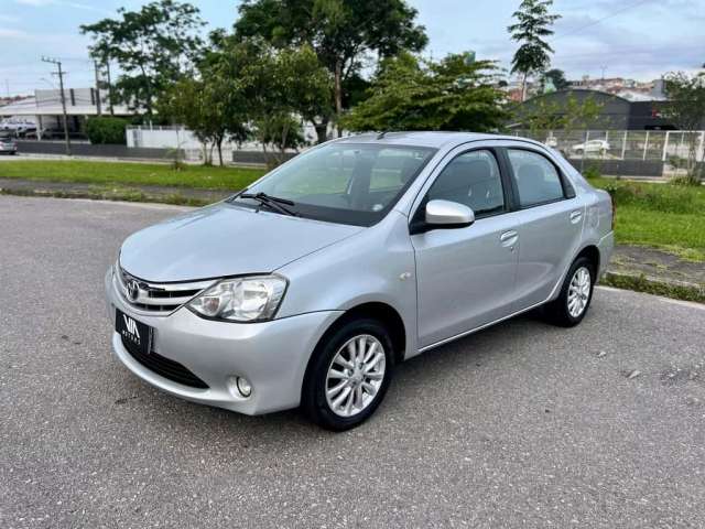 Toyota Etios XLS Sedan 1.5 Flex 16V 4p Mec.  - Prata - 2014/2014