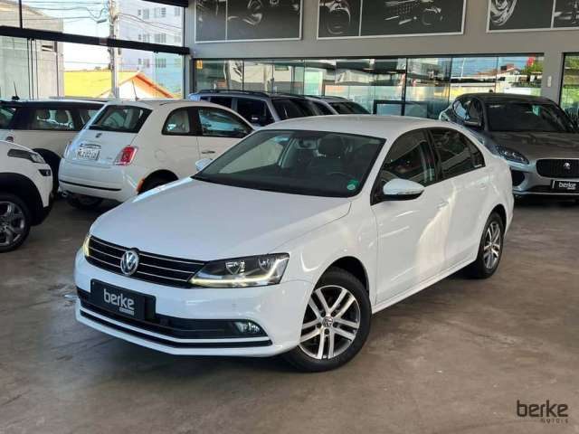 Volkswagen Jetta Comfortline 1.4 TSI 16V 4p Aut.  - Branca - 2016/2017