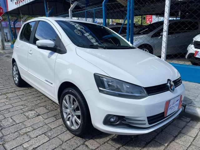 Volkswagen Fox Comfortline 1.6 Flex 8V 5p  - Branca - 2014/2015