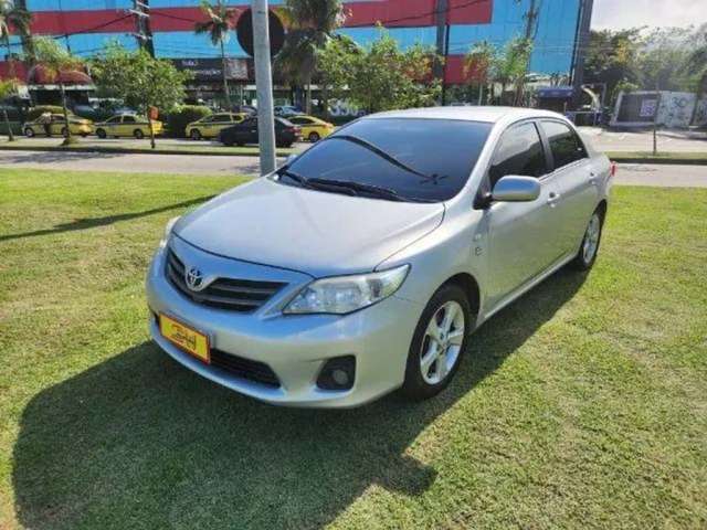 Toyota Corolla GLi 1.8 Flex 16V Mec. - Prata - 2013/2014