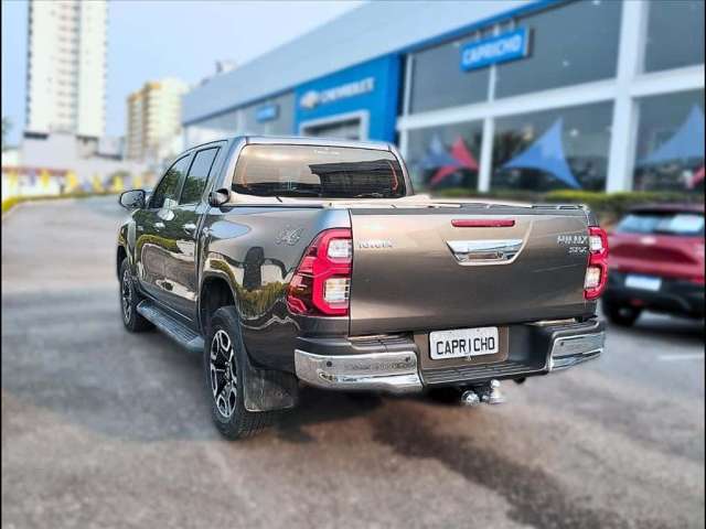 TOYOTA HILUX 2.8 D-4D TURBO DIESEL CD SRX 4X4 AUTOMÁTICO