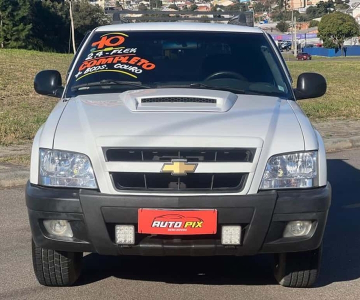 Chevrolet Blazer 2.4 4x2 em Curitiba