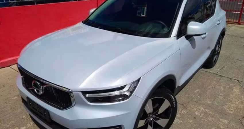 VOLVO XC40 T4 MOMENTUM TURBO