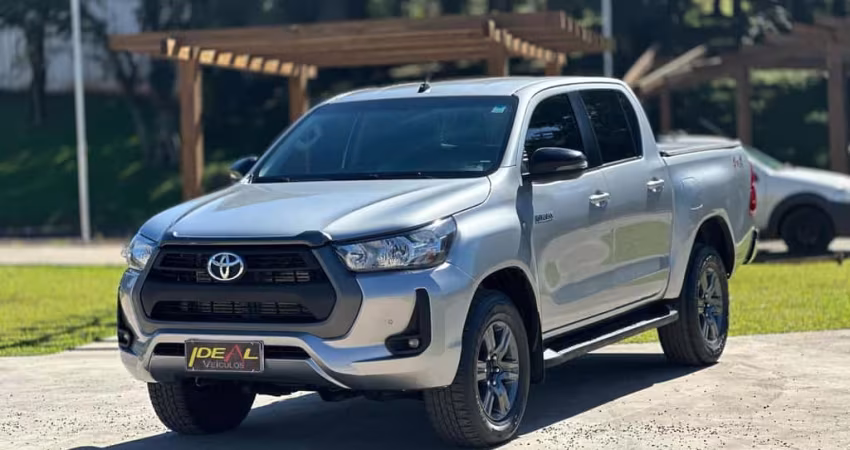 Toyota Hilux CDSR A4FD - Prata - 2022/2022