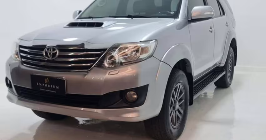 TOYOTA HILUXSW4 SRV4X4 2015