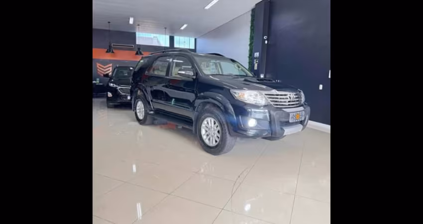 Toyota HILUX SW4 3.0 SRV 4X4 7 LUGARES 16V TURBO INTERCOOLER DIESEL 4P AUTOMÁTICO