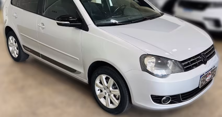 Volkswagem Polo 1.6 Sportline - Completo - Periciado - Pneus bons - Controle de Som no volante - Pad