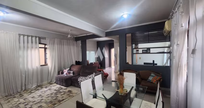 Casa Duplex na Vila São Jorge, São Vicente – Ampla, Confortável - 3 dormitórios, sendo uma suíte