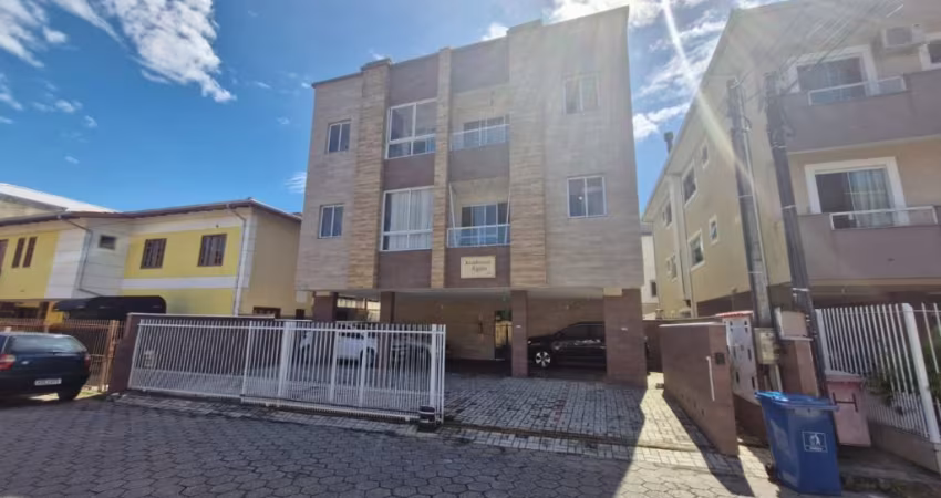 Apartamento térreo com 2 quartos, área externa e churrasqueira – disponível para locação!