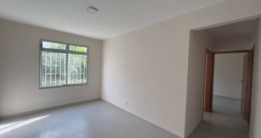 APARTAMENTO DE 2 QUARTOS COM VAGA DE GARAGEM E PISO PORCELANATO NA TRINDADE FLORIANÓPOLIS