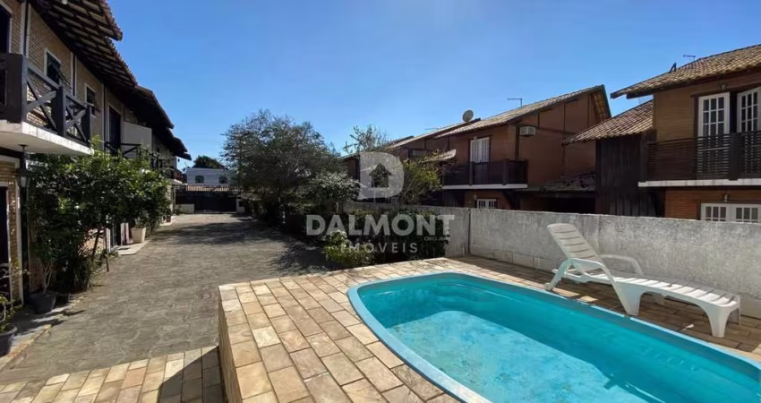 Peró - Cabo Frio - Casa Duplex com 3 quartos em condomínio com piscina