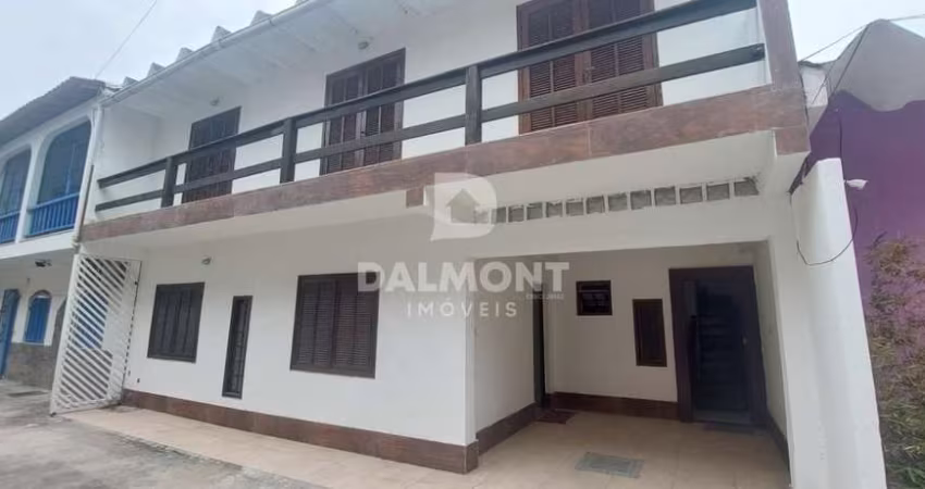 Duas Casas com 5 dormitórios à venda, 151,36 m² por R$ 505.000 - Braga - Cabo Frio/RJ
