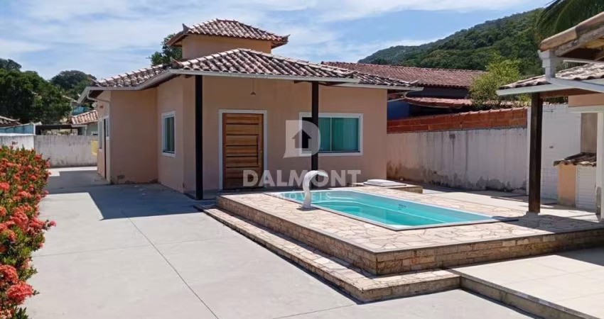 São Pedro da Aldeia/RJ  - Casa com 3 dormitórios à venda por R$ 500.000
