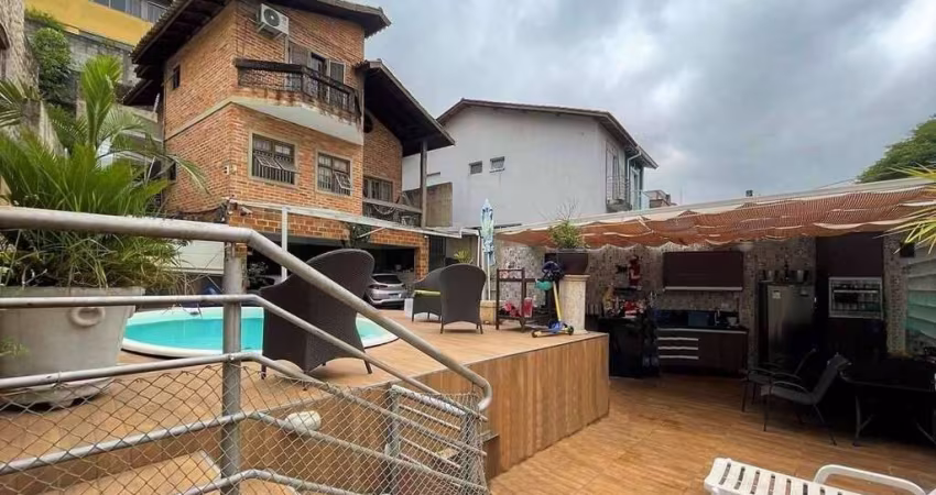 Sobrado com 3 dormitórios à venda, 180 m² por R$ 1.100.000,00 - Jardim Semiramis - Cotia/SP