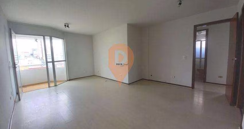 Apartamento Centro, 3 banheiros, 9º andar, 1 vaga coberta e livre.