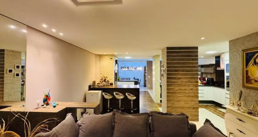 Sobrado de alto padrão com 205m² no Bairro Santo Inácio, com 3 dormitórios e 2 vagas de garagem à Venda – Curitiba - PR