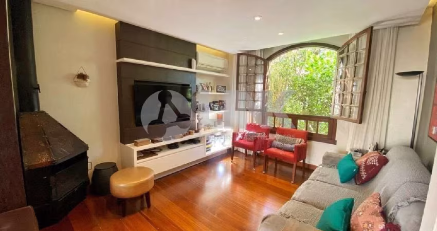 Casa em condomínio com 3 quartos e 5 vagas à venda no bairro Cristal em Porto Alegre
