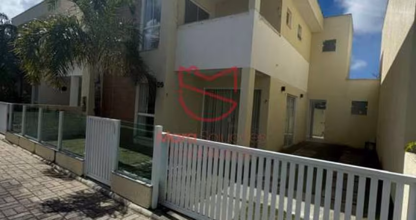 Casa 4 suítes em Buraquinho 780 mil