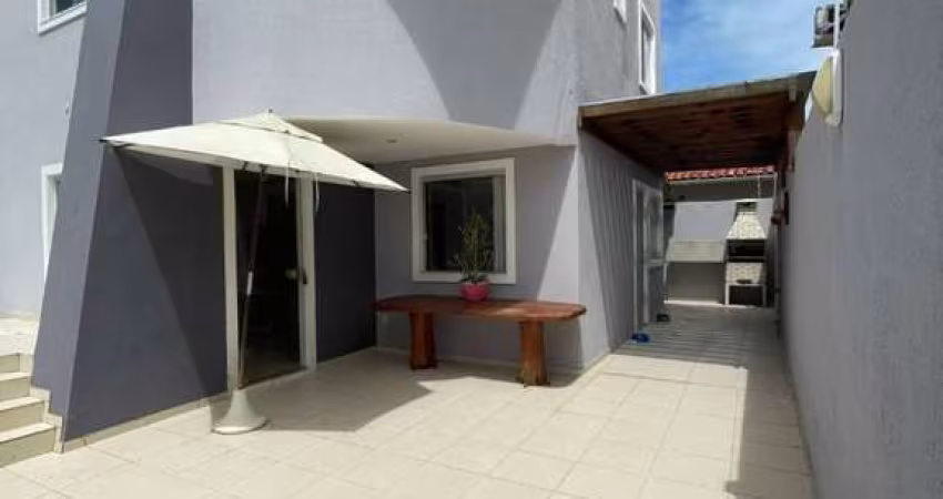 Casa mobiliada, excelente oportunidade para quem busca conforto e praticidade em uma localização privilegiada.