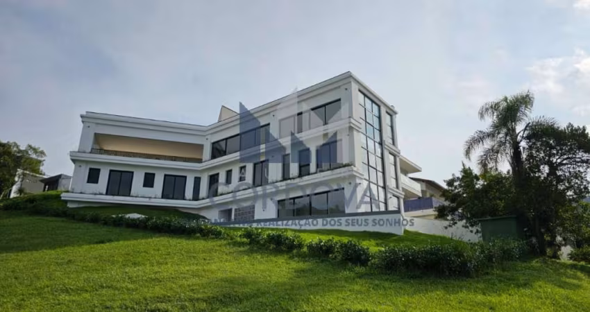 LINDA CASA COM VISTA PANORÂMICA PARA TODO O CONDOMÍNIO FECHADO!